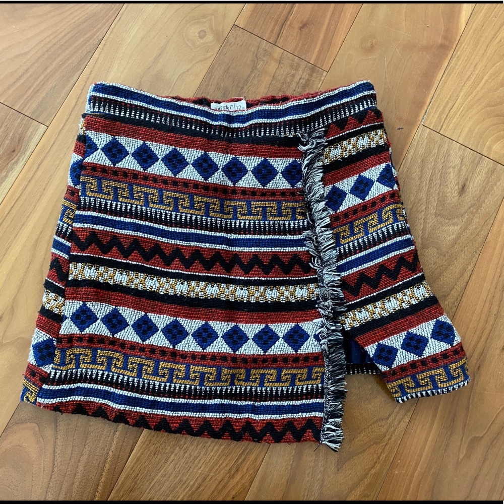 Chic graphic print skirt